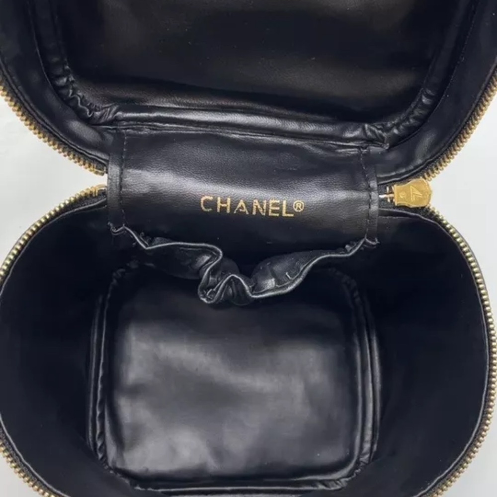 CHANEL COCO MARK MATTELLASSE LEATHER VANITY BAG TO CROSS BODY - Picture 13 of 16